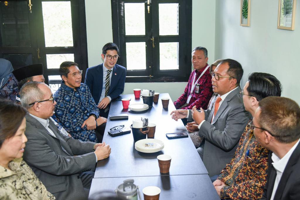 Wali Kota Makassar Berdikusi dengan Menteri Kedua Pendidikan dan Luar Negeri Singapura